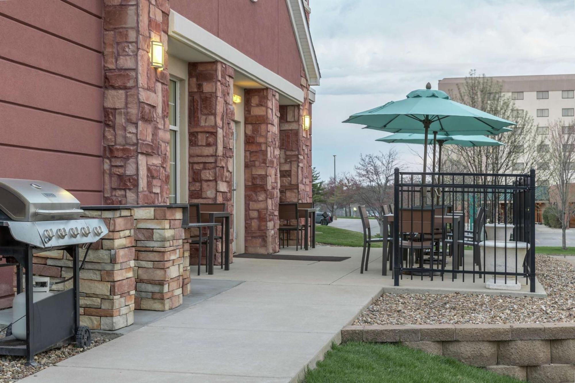 Homewood Suites By Hilton Cedar Rapids-North Екстер'єр фото